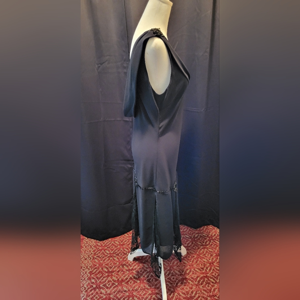 Elegant Black Beaded Dress - Picture 7 of 10